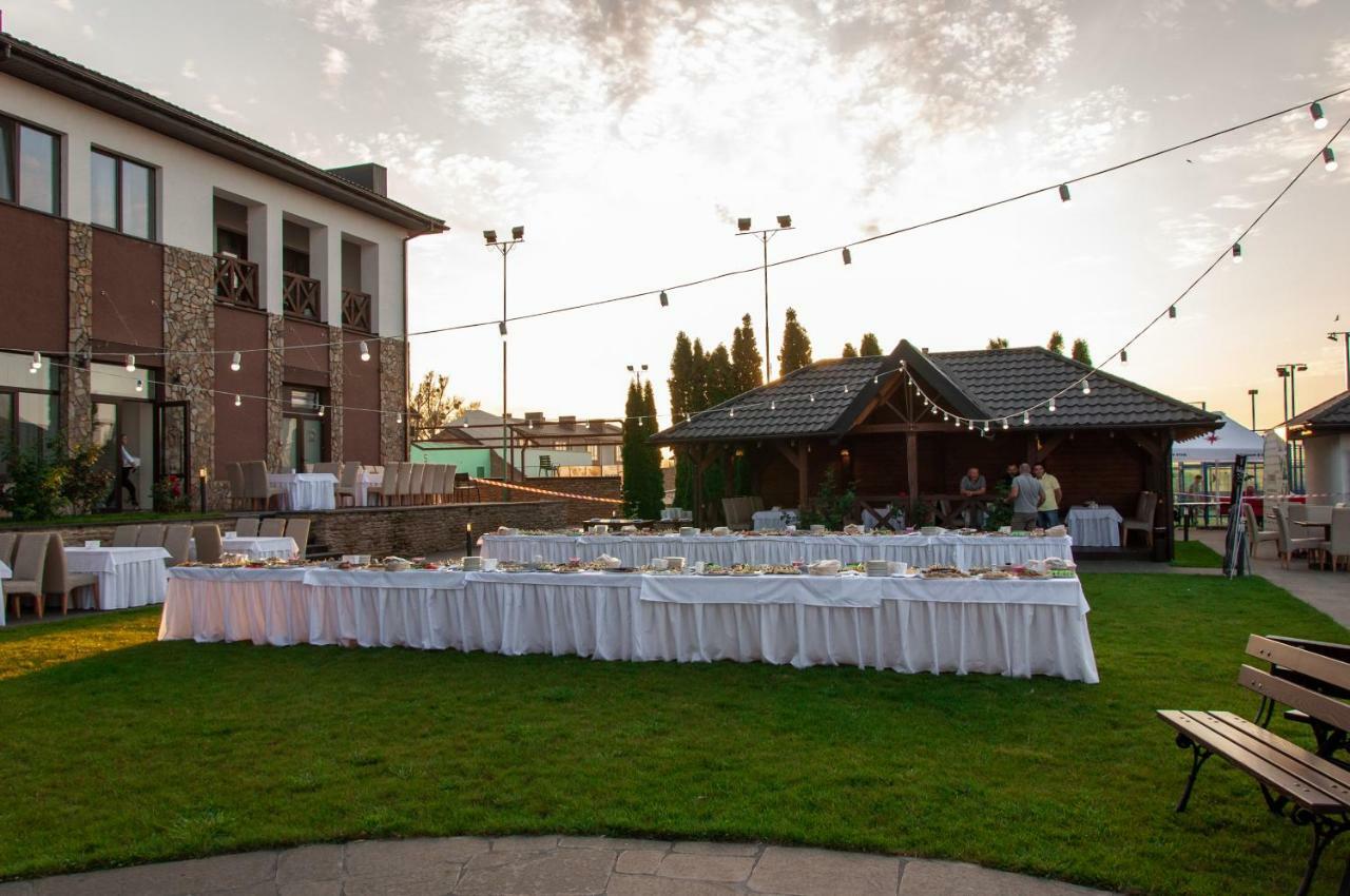 Sofia Hotel Velyka Omelyana Bagian luar foto